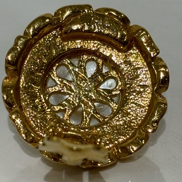 Rare Authentic Nina Ricci Clip on Faux Pearl Gold tone Earrings - Picture 10 of 13